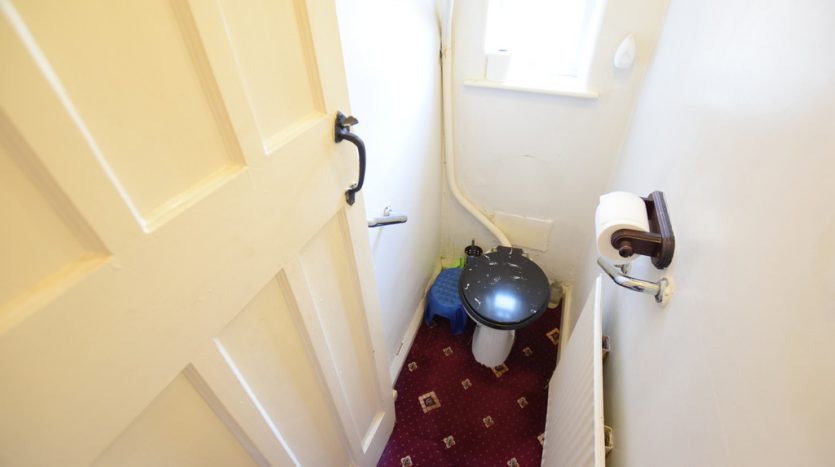 3 Bedroom Mid Terraced House For Sale in Neville Road, Ilford, IG6 
