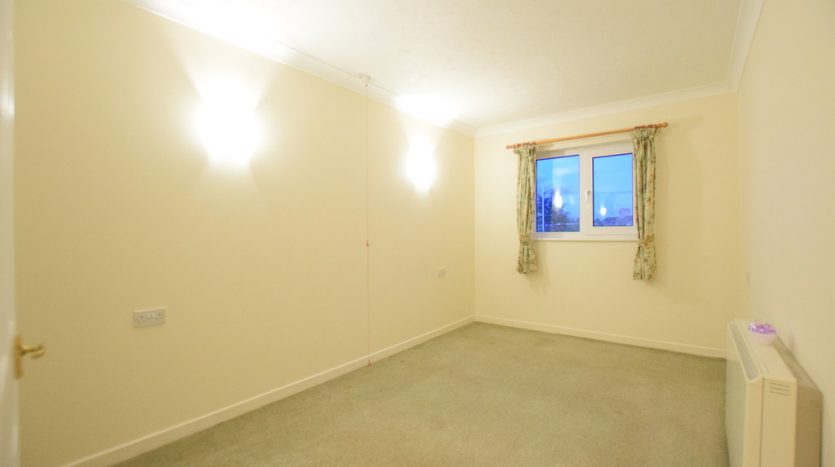 1 Bedroom Flat To Rent in Brancaster Road, Ilford, IG2 