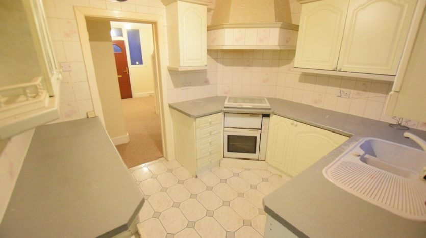3 Bedroom Mid Terraced House To Rent in Wanstead Lane, Ilford, IG1 