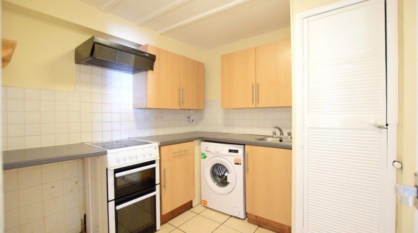 2 Bedroom Flat To Rent in Well Street, Hackney, E9 6