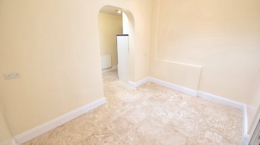 1 Bedroom Flat To Rent in Mighell Avenue, Ilford, IG4 