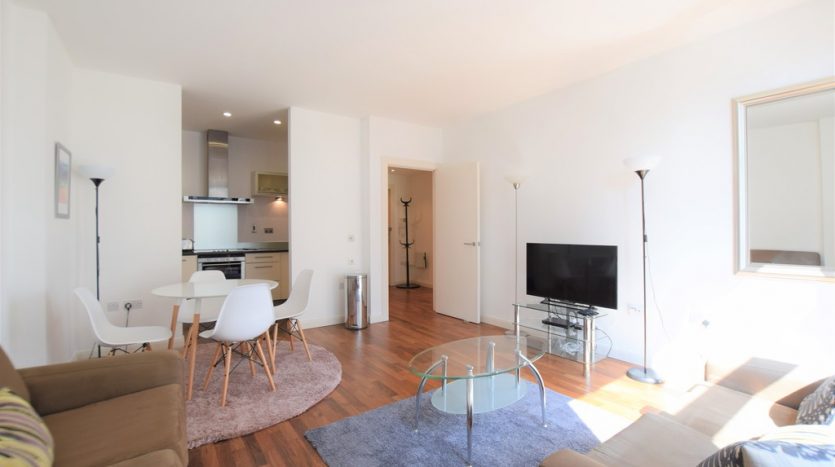 1 Bedroom Apartment To Rent in South Quay Square, Canary Wharf, E14 