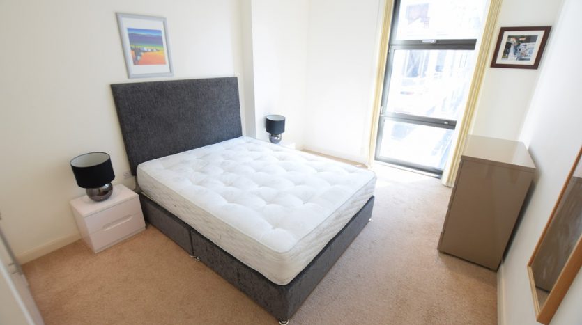 1 Bedroom Apartment To Rent in South Quay Square, Canary Wharf, E14 