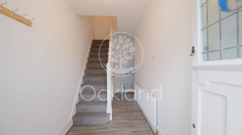 3 Bedroom Mid Terraced House To Rent in Holland Park Ave, Ilford, IG3 