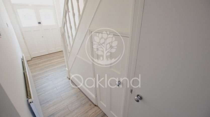 3 Bedroom Mid Terraced House To Rent in Holland Park Ave, Ilford, IG3 