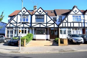 4 bedroom Houses to rent in Wanstead Lane Ilford
