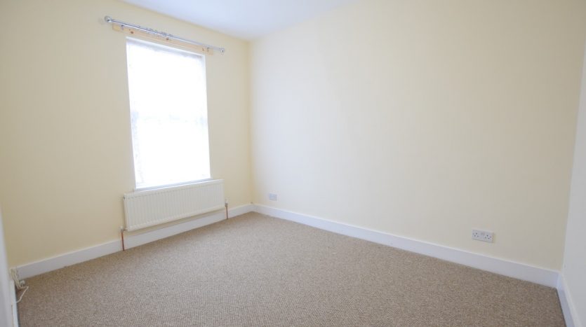 2 Bedroom Flat To Rent in Hainault Street, Ilford, IG1 