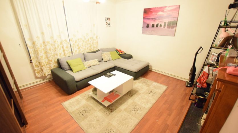 2 Bedroom Ground Floor Flat To Rent in Harbourer Road, Ilford, IG6 