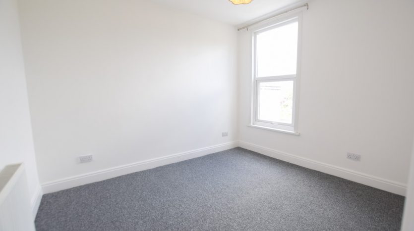 2 Bedroom Flat To Rent in Wakefield Street, London, E6 1