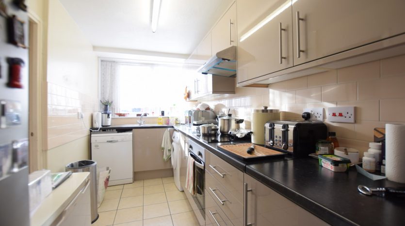 3 Bedroom Mid Terraced House To Rent in Tiptree Crescent, Clayhall, IG5 