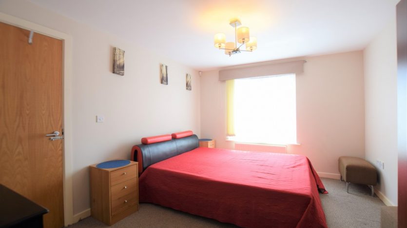 2 Bedroom Ground Floor Flat To Rent in Hawkesbury Close, Hainault, IG6 