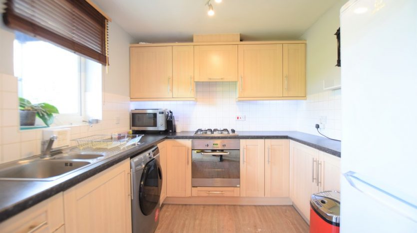 2 Bedroom Ground Floor Flat To Rent in Hawkesbury Close, Hainault, IG6 