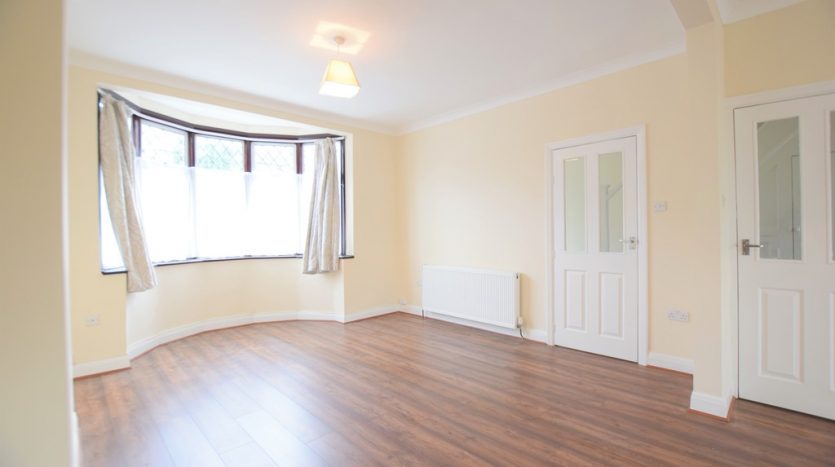 3 Bedroom Mid Terraced House To Rent in Emmott Avenue, Newbury Park, IG6 
