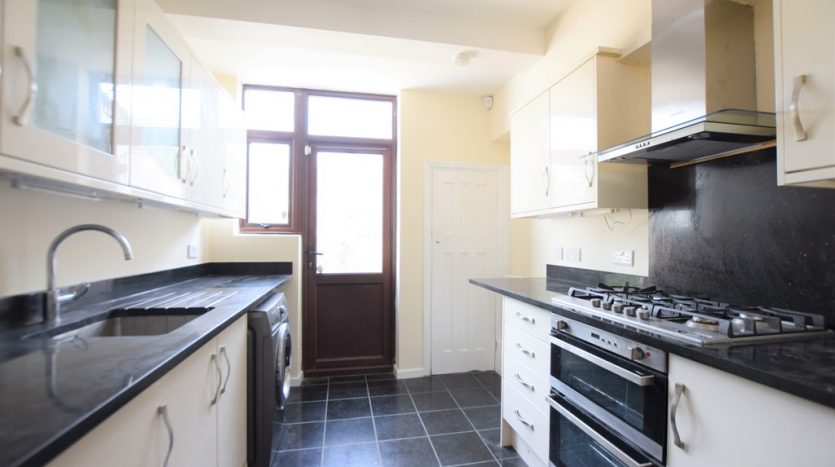 3 Bedroom Mid Terraced House To Rent in Hastings Avenue, Ilford, IG6 