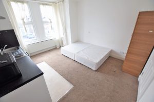 1 bedroom Apartments to rent in Ashgrove Road Goodmayes