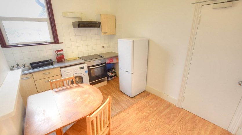 1 Bedroom Flat To Rent in Balfour Road, Ilford, IG1 