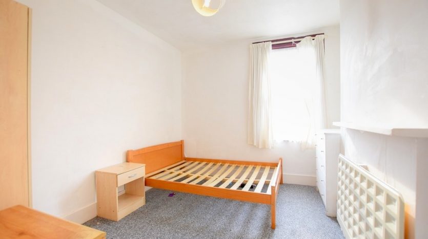 1 Bedroom Flat To Rent in Balfour Road, Ilford, IG1 