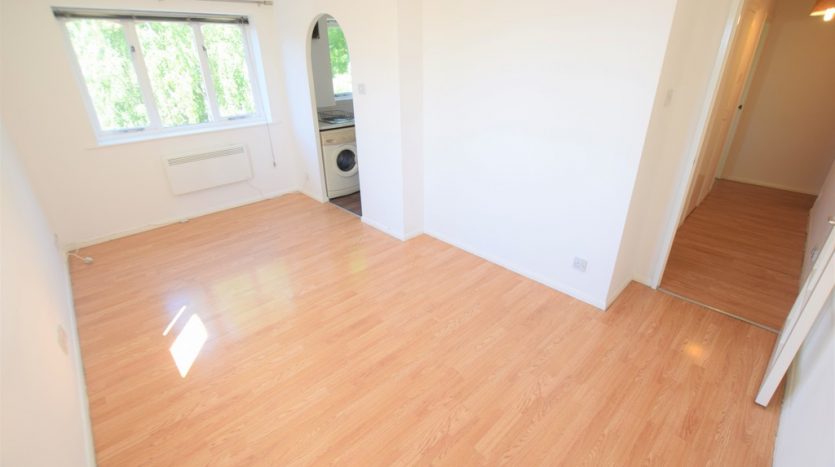 1 Bedroom Flat To Rent in Greenslade Road, Barking, IG11