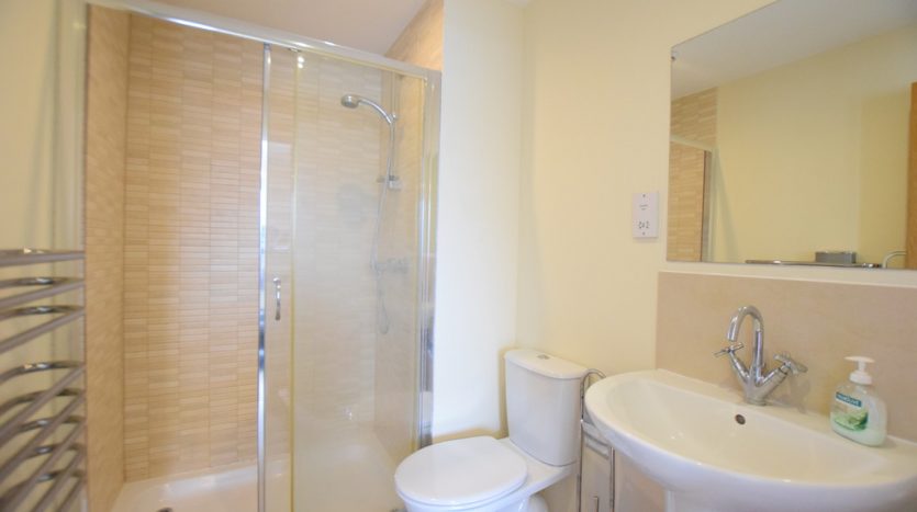 2 Bedroom Flat For Sale in Ilford Hill, Ilford, IG1 