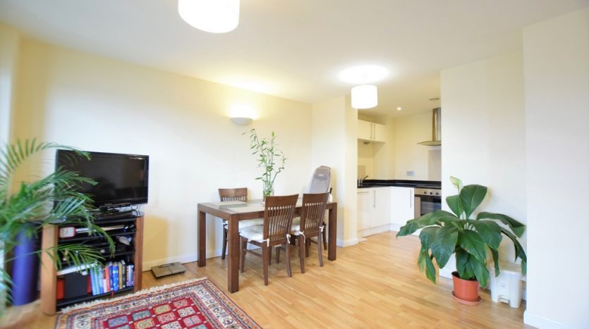 2 Bedroom Flat For Sale in Ilford Hill, Ilford, IG1 