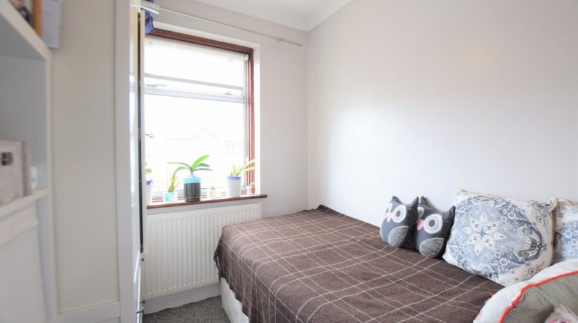 3 Bedroom Mid Terraced House To Rent in Craven Gardens, Barkingside, IG6 