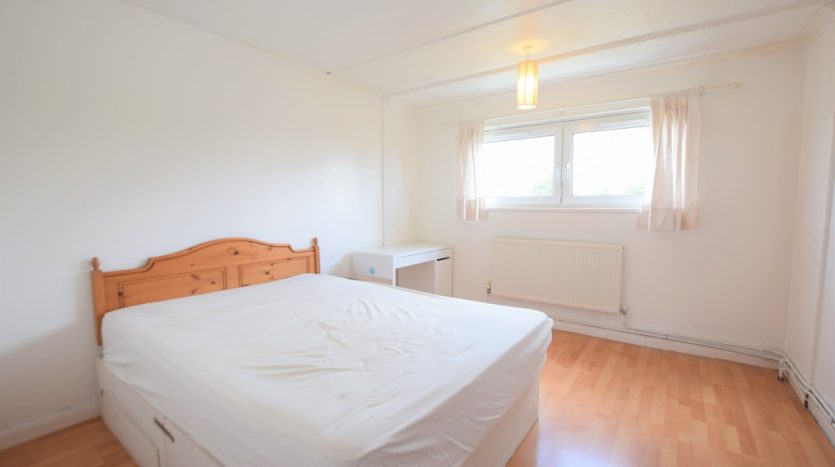 2 Bedroom Flat To Rent in Copperfield, Chigwell, IG7 