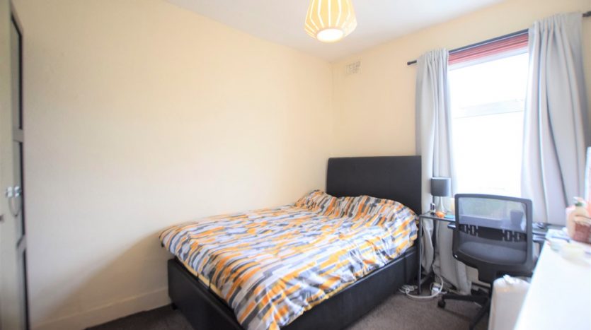 3 Bedroom Mid Terraced House To Rent in Chester Road, Seven Kings, IG3 