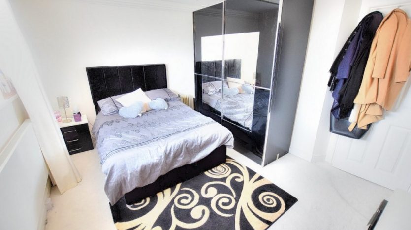 1 Bedroom Studio To Rent in Ashgrove Road, Goodmayes, IG3 
