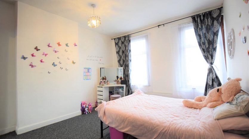 2 Bedroom Flat To Rent in Romford Road, Manor Park , E12 
