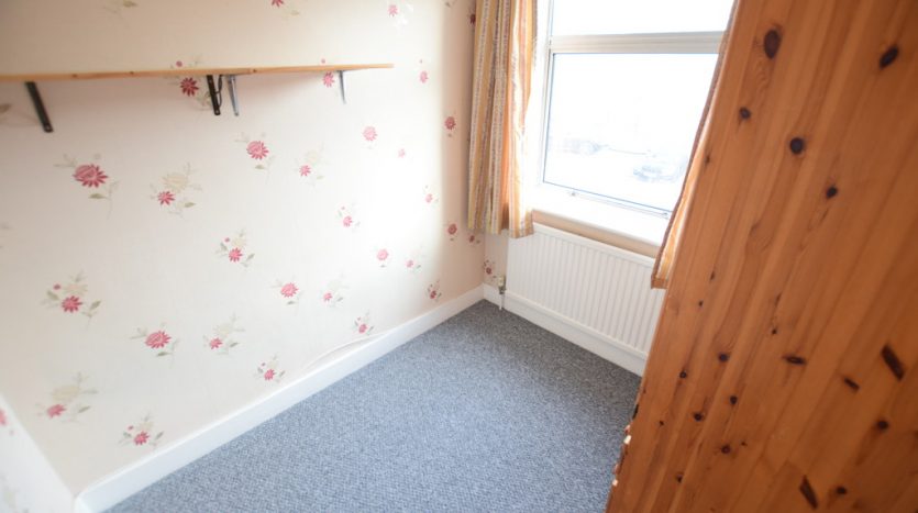 3 Bedroom Mid Terraced House To Rent in Brook Road, Ilford, IG2 