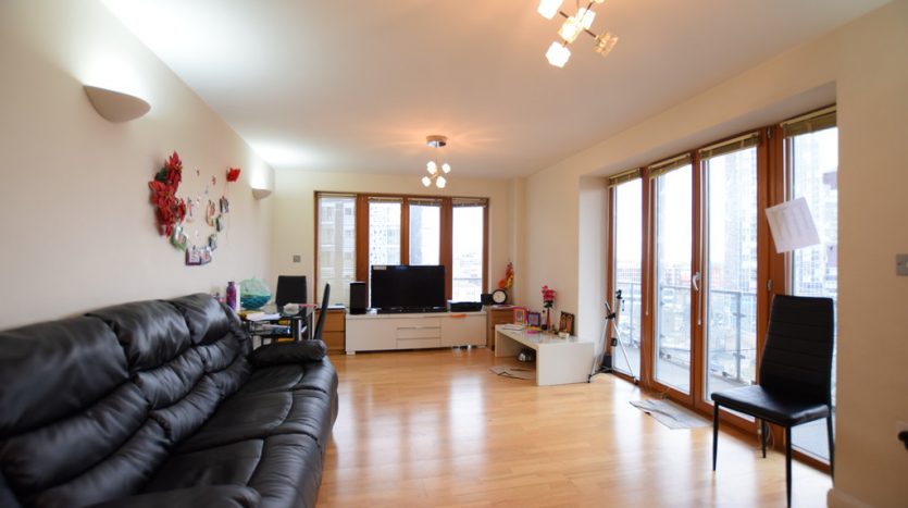 2 Bedroom Apartment For Sale in Ilford Hill, Ilford, IG1 