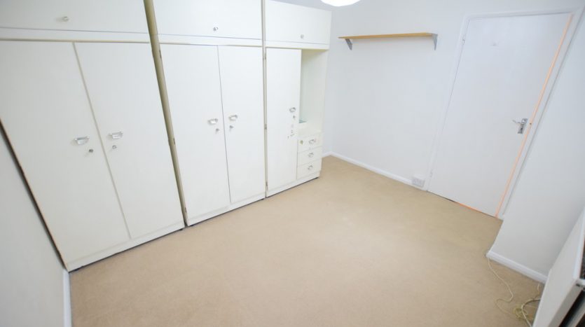 2 Bedroom Ground Floor Maisonette To Rent in Milbrook Gardens, Romford, RM6 
