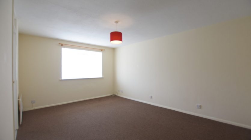 2 Bedroom Ground Floor Flat To Rent in Vignoles Road, Romford, RM7 