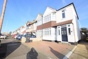 3 bedroom Houses to rent in Trehearn Road Hainault