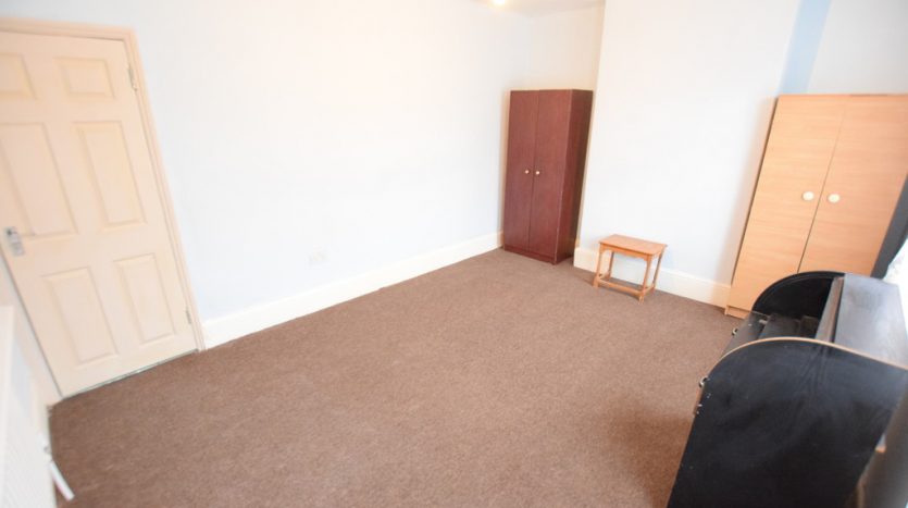 4 Bedroom Mid Terraced House To Rent in Albert Square, Maryland, E15 