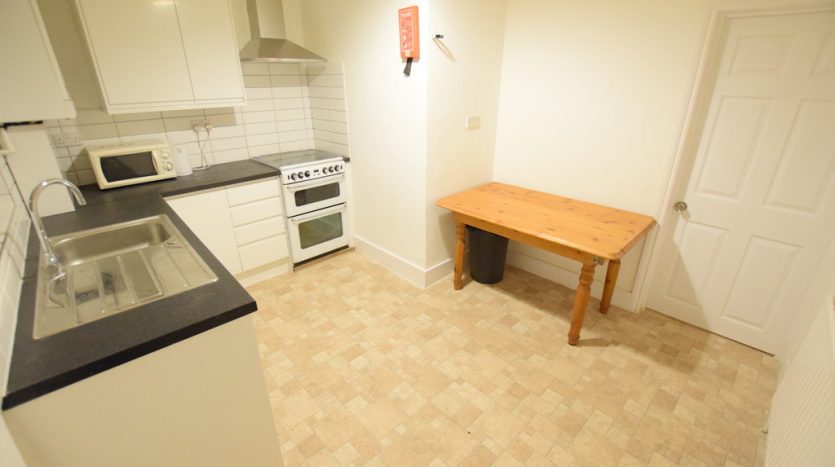 3 Bedroom Mid Terraced House To Rent in Albert Square, London, E15 