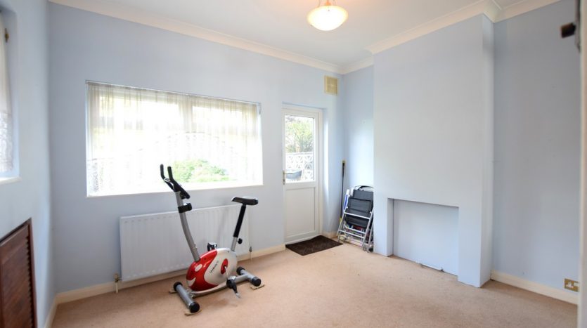 3 Bedroom Mid Terraced House To Rent in Kimberley Avenue, Ilford, IG2 