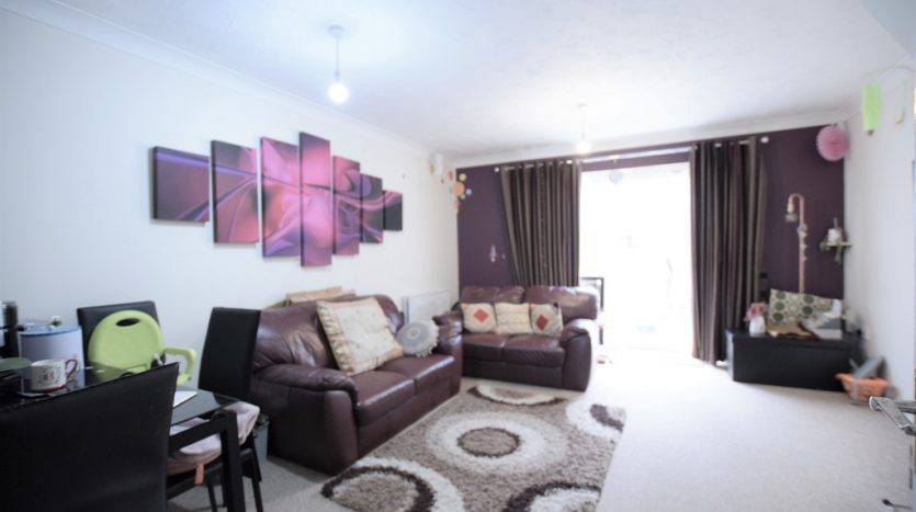 2 Bedroom Mid Terraced House To Rent in Heathside Close, Barkingside, IG2 