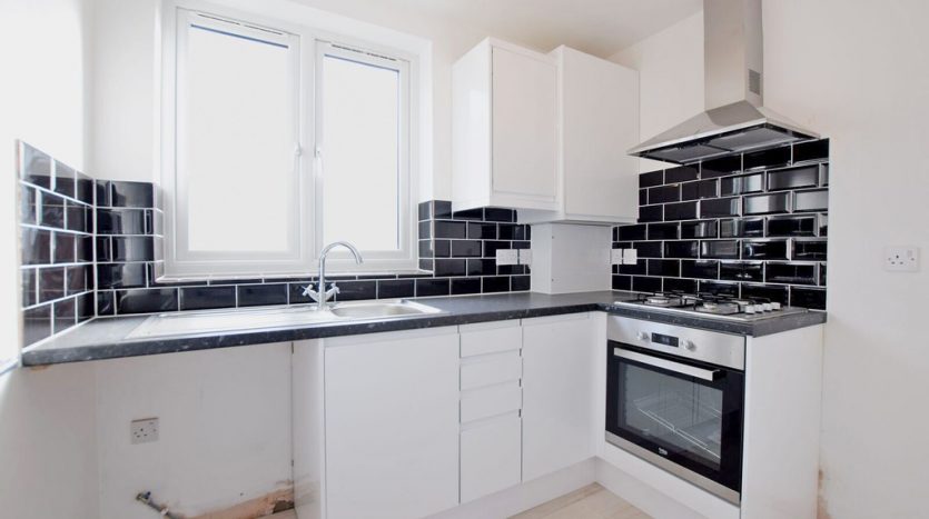 2 Bedroom Apartment To Rent in Hatch Lane, Chingford, E4 6