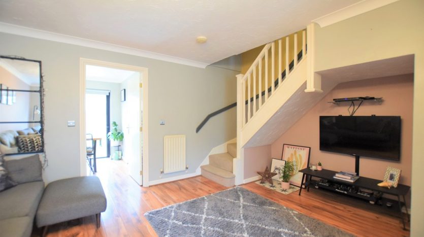 3 Bedroom End Terraced House To Rent in Heathside Close, Newbury Park, IG2 