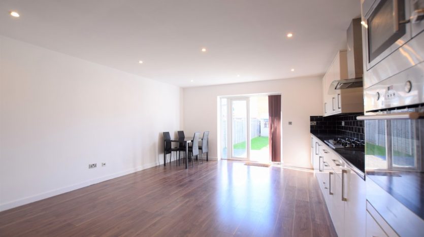 4 Bedroom Mid Terraced House To Rent in Craven Gardens, Barkingside, IG6 