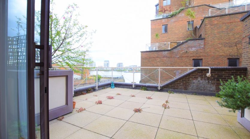 1 Bedroom Apartment To Rent in Cumberland Mills Square, Isle of Dogs, E14 