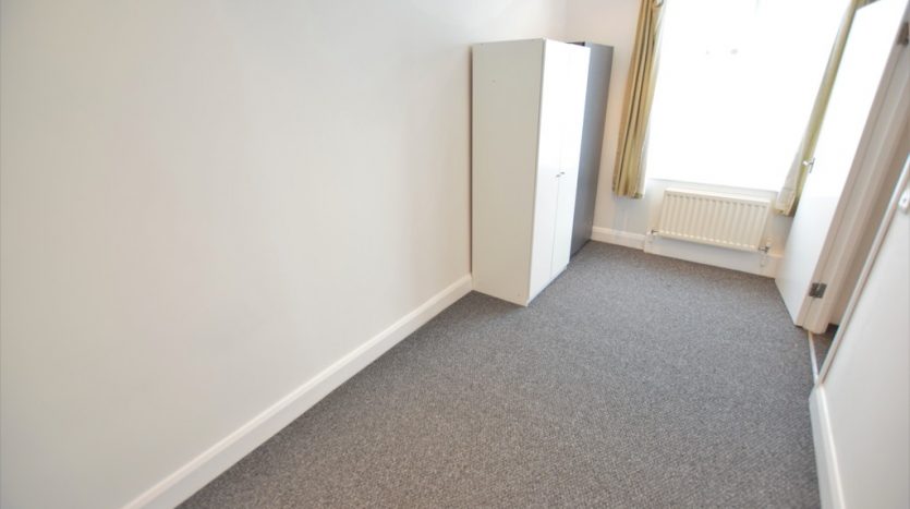1 Bedroom Flat To Rent in Eastern Avenue, Ilford, IG2 
