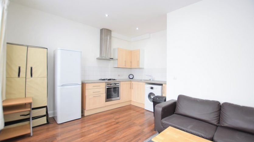 1 Bedroom Flat To Rent in Eastern Avenue, Ilford, IG2 