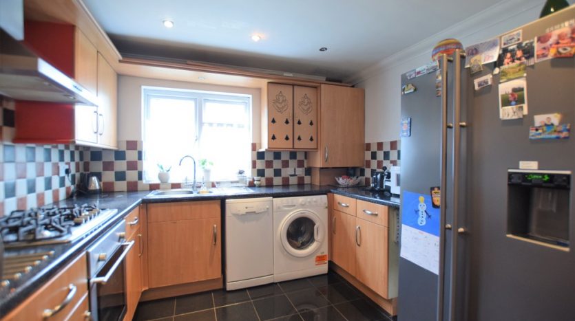 3 Bedroom Mid Terraced House To Rent in Limes Avenue, Chigwell, IG7 