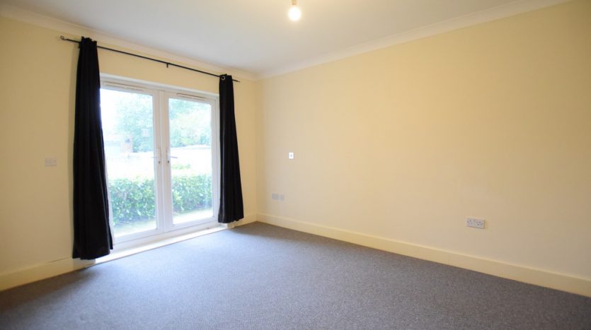 2 Bedroom Ground Floor Flat To Rent in Manford Way, Hainault, IG7 