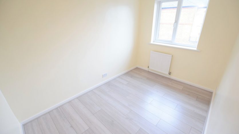 3 Bedroom Mid Terraced House To Rent in Hermit Road, Canning Town, E16 