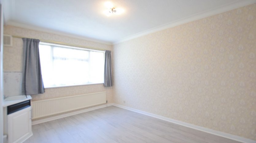 3 Bedroom Semi-Detached House To Rent in Epsom Road, Newbury Park, IG3 