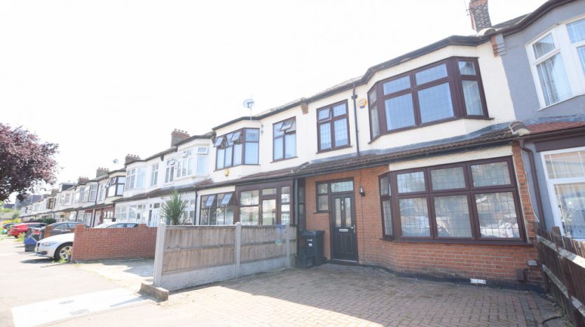 3 Bedroom Mid Terraced House To Rent in Lombard Avenue, Seven Kings, IG3 