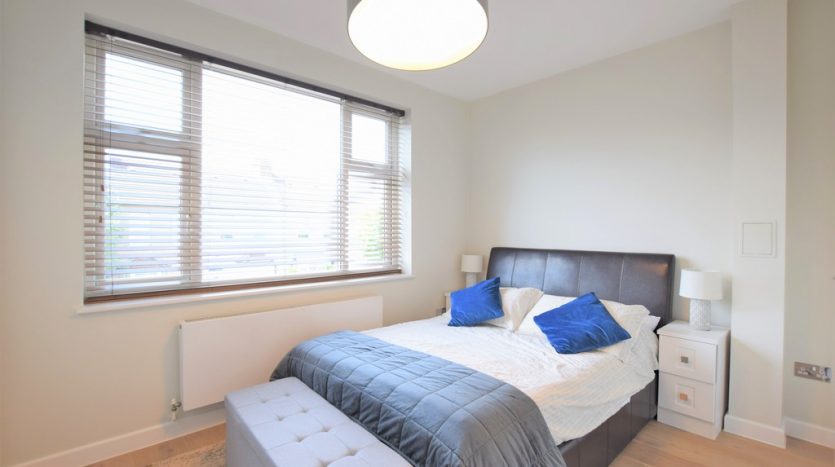 3 Bedroom Apartment To Rent in Netley Road, Newbury Park, IG2 